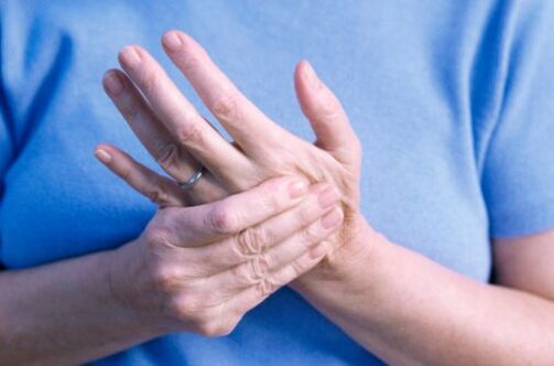 Dhimbja në nyjet e duarve dhe gishtave - një shenjë e sëmundjeve të ndryshme