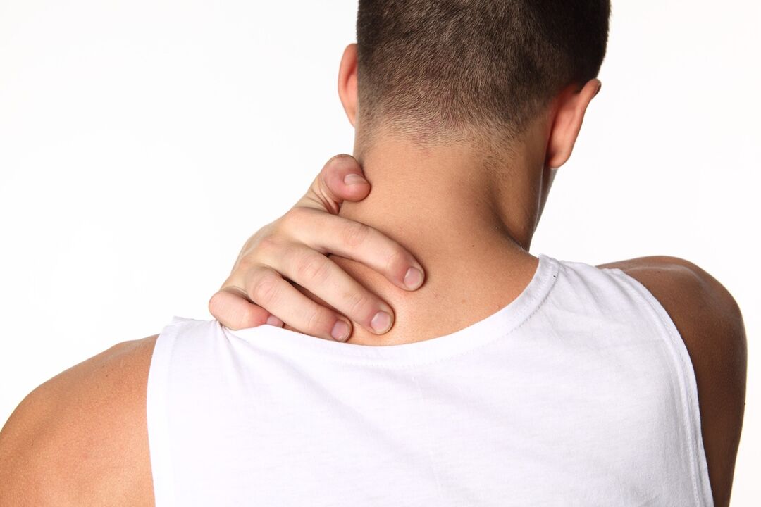 Osteokondroza e qafës së mitrës shoqërohet me parehati dhe dhimbje në qafë